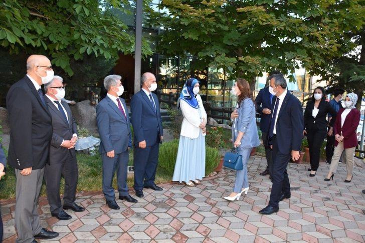 Görev yeri değişen mülki idari amirlerine veda yemeği G2