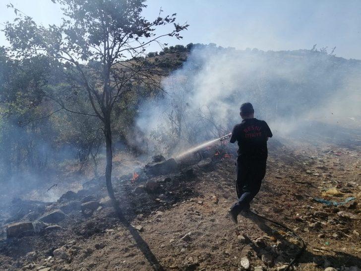 Besni’de itfaiye aracı sokakta ilerleyemedi G1