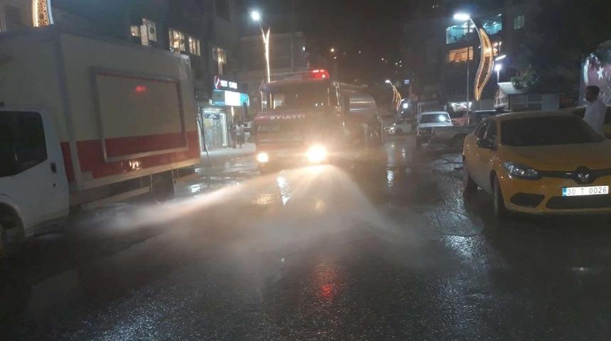 Hakkari Belediyesi gece mesaisinde