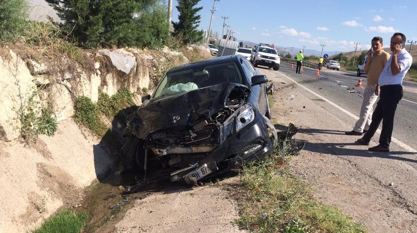 Sinop Valisi Erol Karaömeroğlu trafik kazası geçirdi