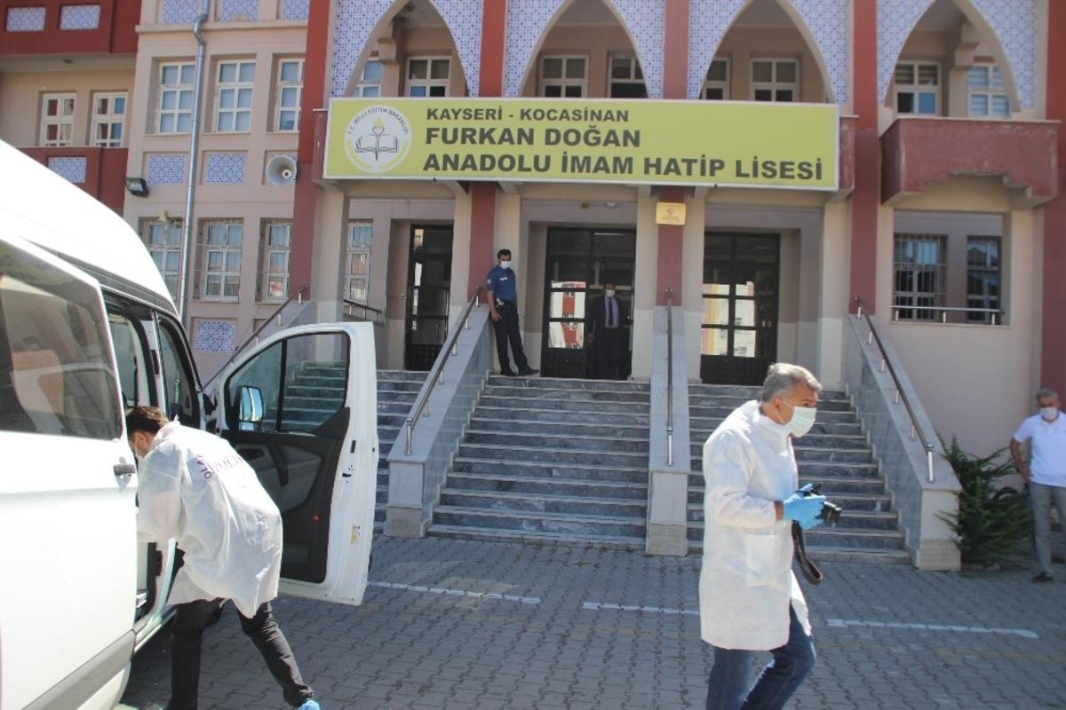 46 yaşındaki m&uuml;d&uuml;r yardımcısı odasında hayatını kaybetti