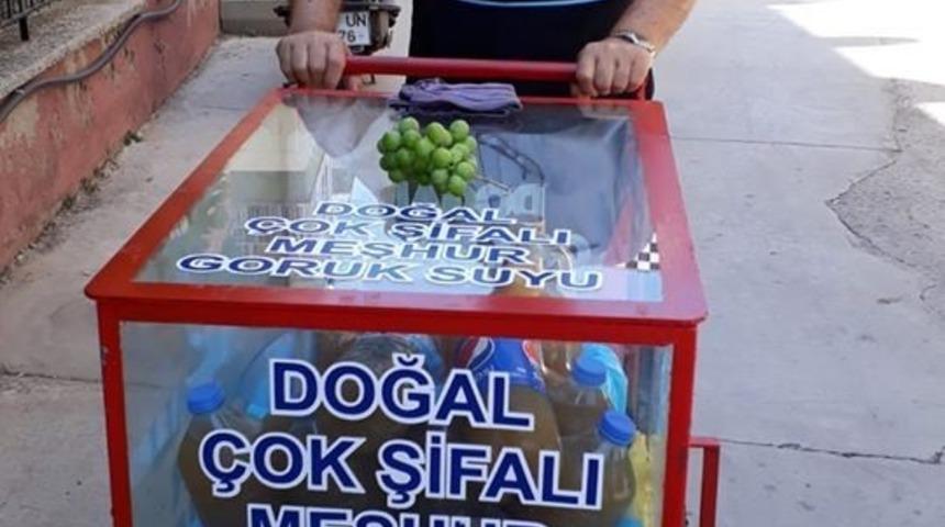 Aydınlılara koruk suyu ile şifa dağıtıyor