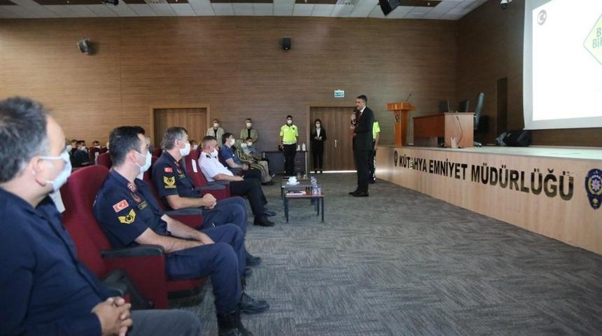 Vali &Ccedil;elik: "Kurallara &ouml;nce biz uyacağız"