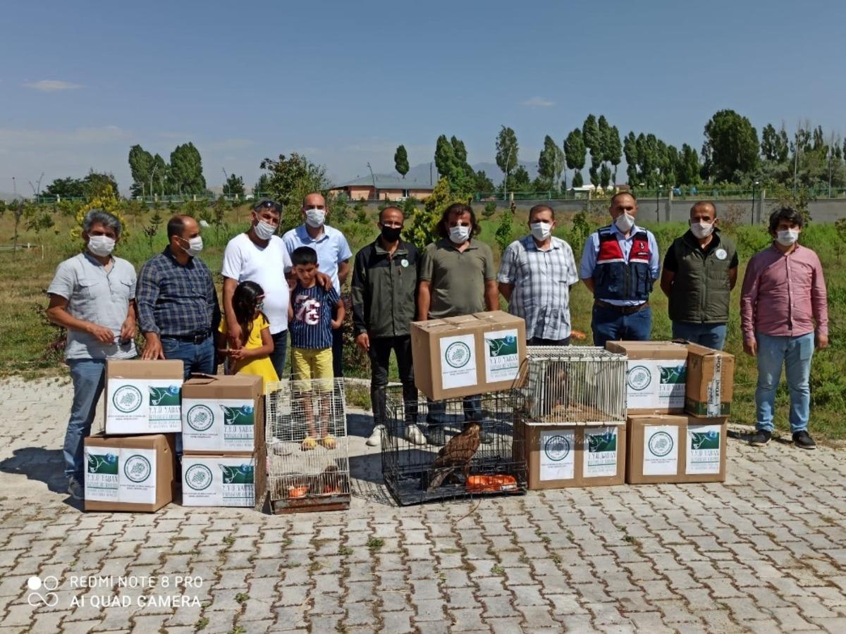 Tedavisi tamamlanan 23 kuş doğaya bırakıldı