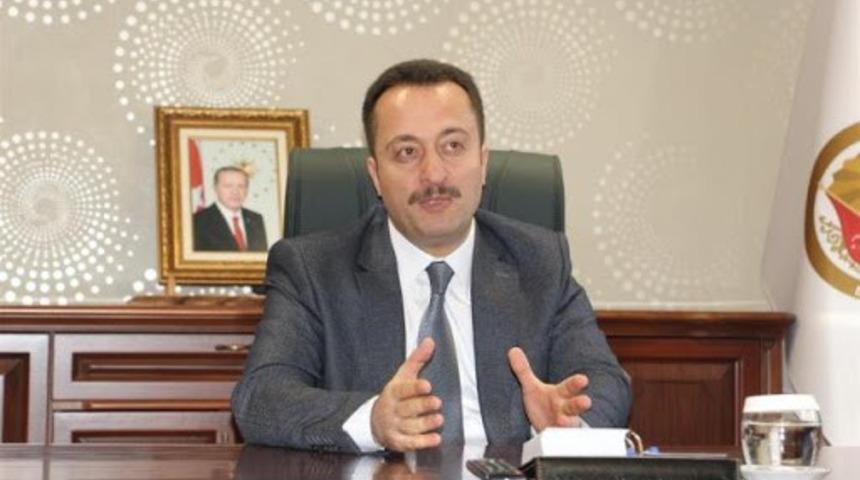 Vali Şent&uuml;rk, Kızılay&rsquo;a kurban bağışında bulundu