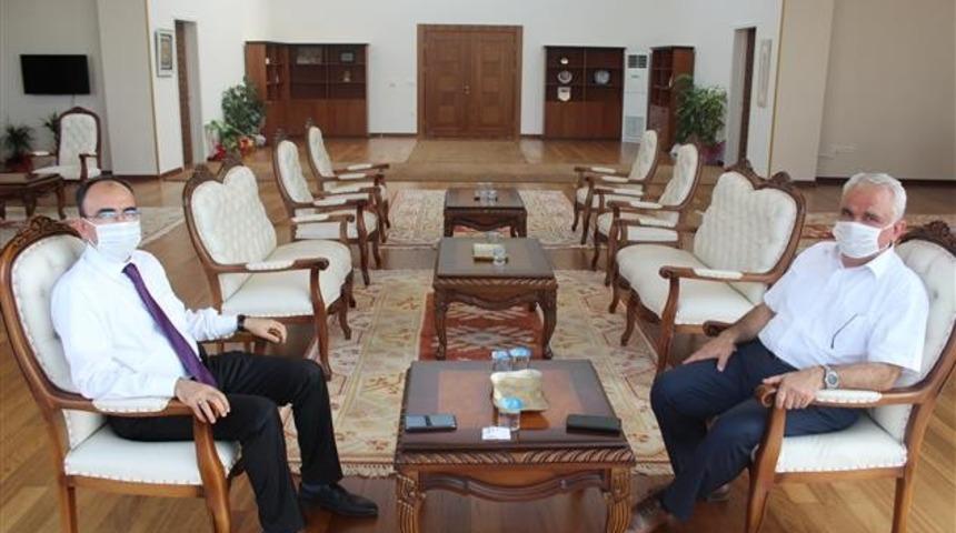 İl M&uuml;ft&uuml;s&uuml; Erhun&rsquo;dan Rekt&ouml;r Beydemir&rsquo;e ziyaret