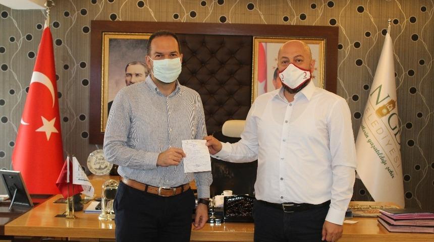 Niğde Belediye Başkanı &Ouml;zdemir&rsquo;den KIZILAY&rsquo;a Kurban Bağışı