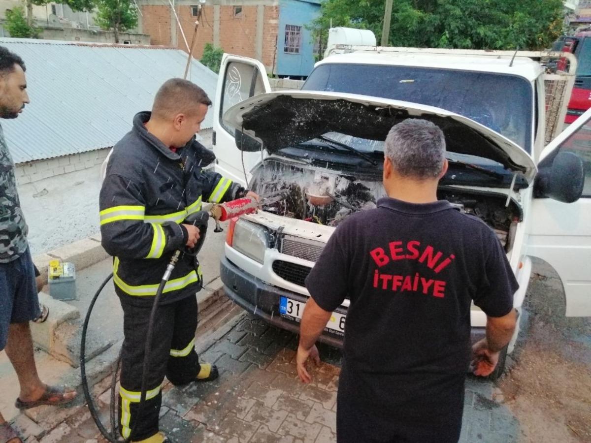 Seyir halindeki kamyonet alev aldı