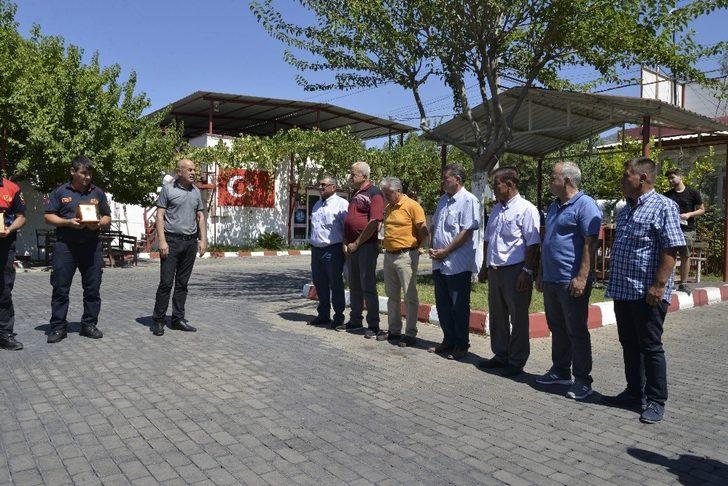 Emekli olan itfaiye personeline sulu uğurlama G4