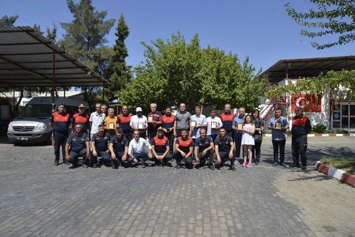 Emekli olan itfaiye personeline sulu uğurlama G5