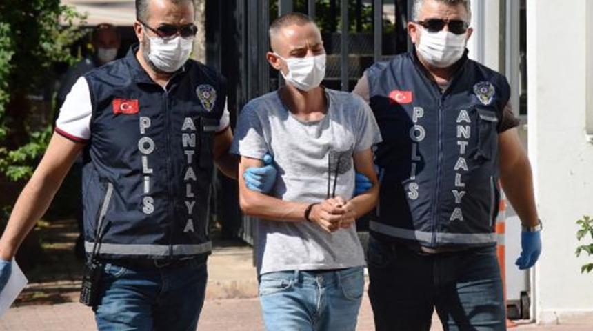 Annesini pompalı tüfekle öldürdü! Sebebi şoke etti