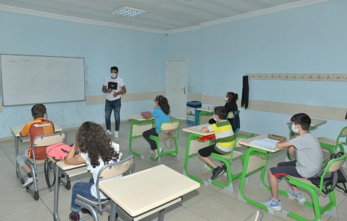 Esenyurt Belediyesi K&uuml;lt&uuml;r Akademisi Yaz Okulu, 25 branşta eğitime başladı