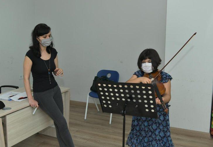 Esenyurt Belediyesi Kültür Akademisi Yaz Okulu, 25 branşta eğitime başladı G3