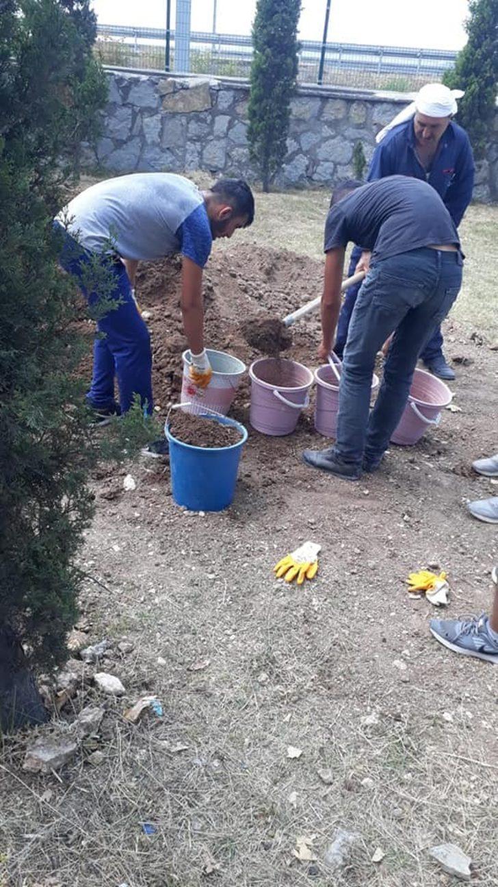 Başkan Şayir, bayram öncesi mezarlıkları denetledi G3