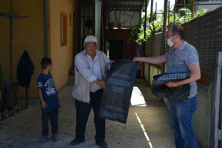 Gediz’de ücretsiz kurban poşeti dağıtıldı G1