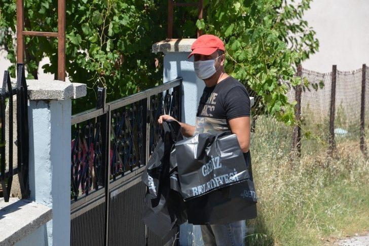 Gediz’de ücretsiz kurban poşeti dağıtıldı G3