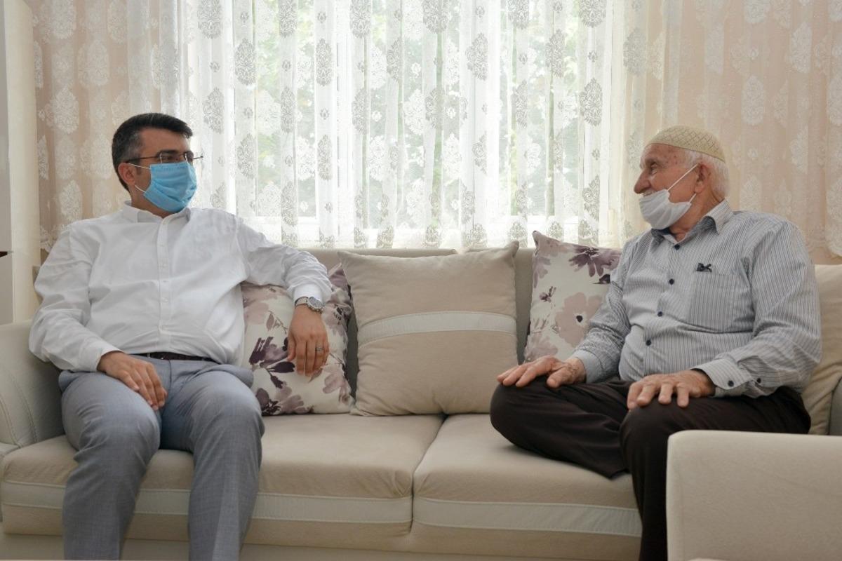 Başkan Yılmaz, Akif amcaya misafir oldu