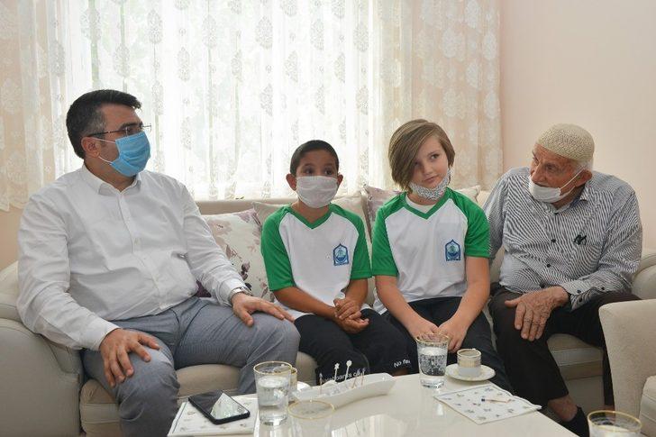 Başkan Yılmaz, Akif amcaya misafir oldu G4