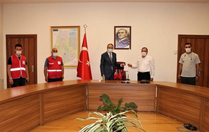 Sultanbeyli Kaymakamı Metin Kubilay Türk Kızılay’ına vekaletle kurban bağışında bulundu G3