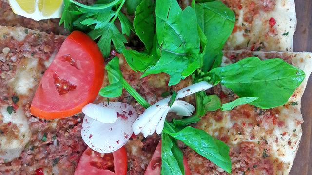 Ev yapımı lahmacun