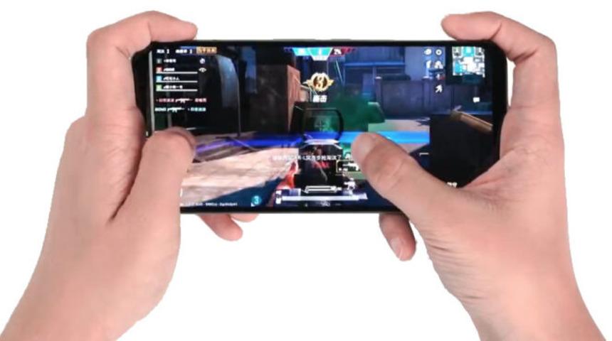 Nubia uygun fiyatlı oyuncu telefonu i&ccedil;in d&uuml;ğmeye bastı