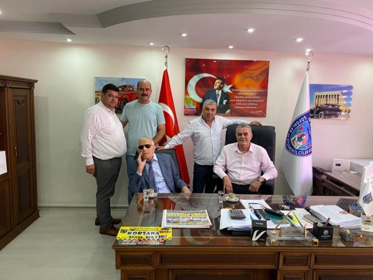 Hayırsever iş adamına plaket
