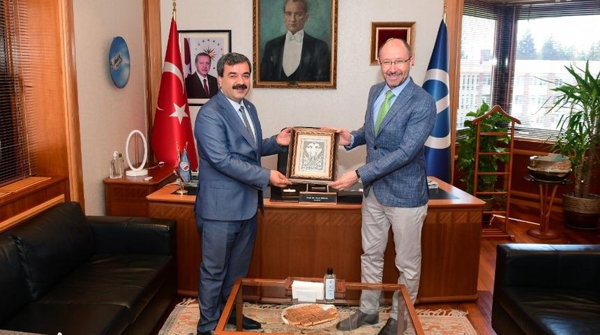 Sivas Bilim ve Teknoloji &Uuml;niversitesi Rekt&ouml;r&uuml; Prof. Dr. Kul&rsquo;dan Rekt&ouml;r Erdal&rsquo;a hayırlı olsun ziyareti