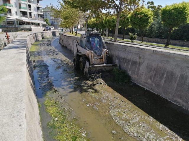 Gölbaşı Belediyesi Kanalların onarımını tamamladı