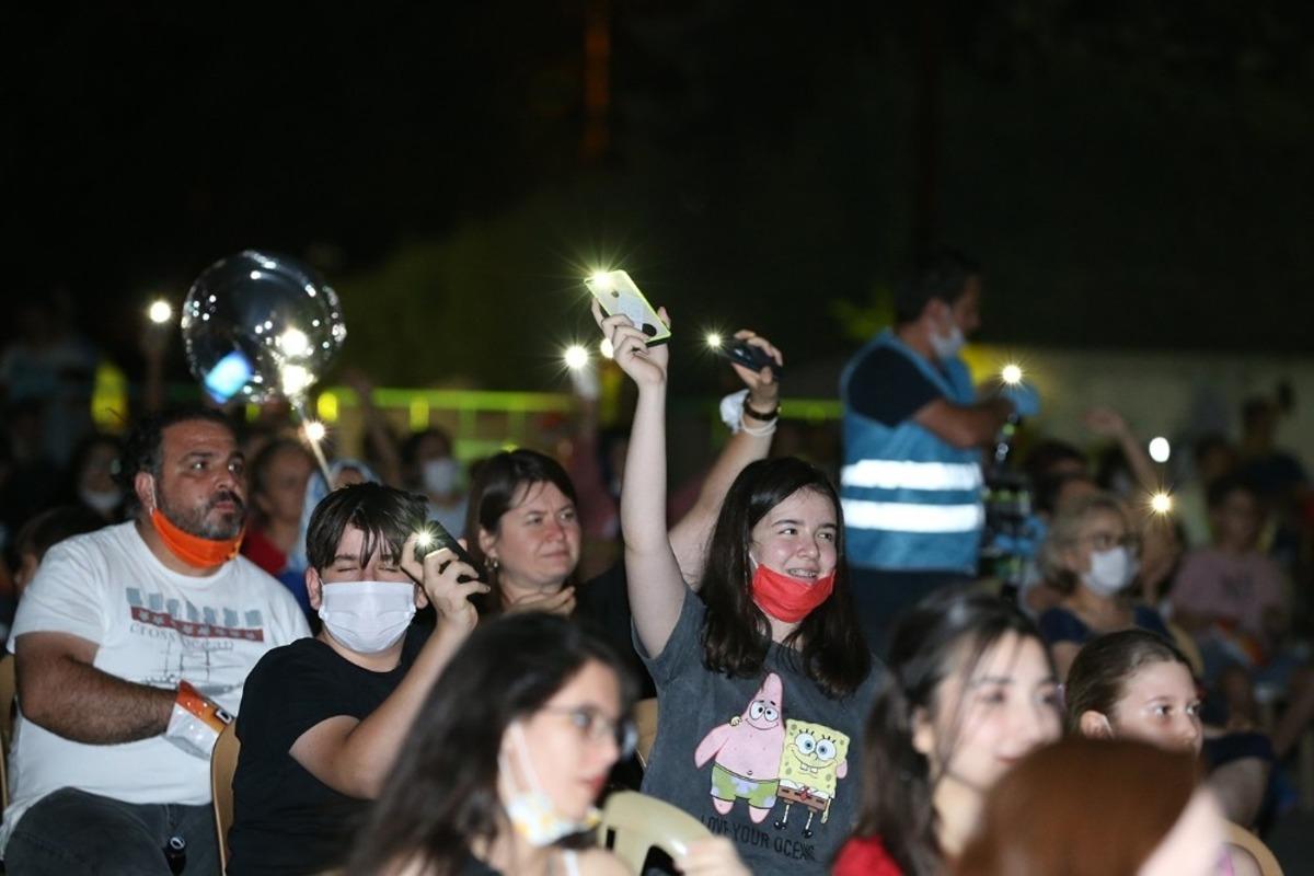 Uzun bir aradan sonra d&uuml;zenlenen konserde vatandaşlar moral buldu