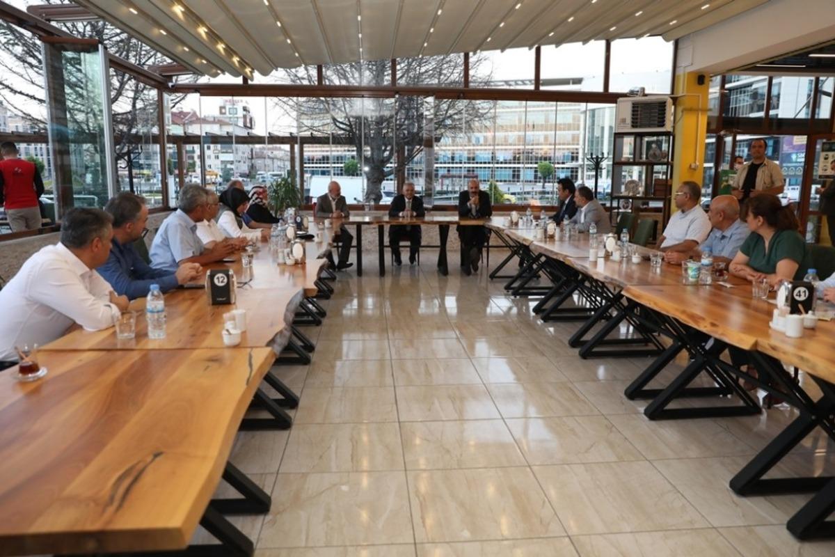 Kocasinan Kaymakamı H&uuml;seyin Karameşe onuruna veda yemeği