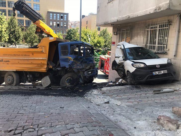 Hafriyat kamyonu dehşet saçtı! 6 araca ve duvara çarparak durabildi G3