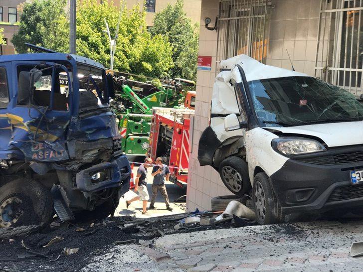 Hafriyat kamyonu dehşet saçtı! 6 araca ve duvara çarparak durabildi G4