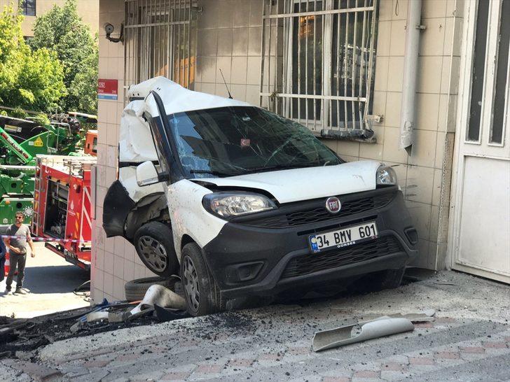 Hafriyat kamyonu dehşet saçtı! 6 araca ve duvara çarparak durabildi G5