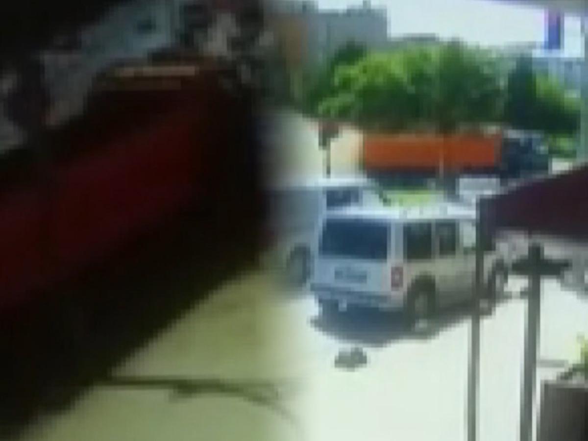 Hafriyat kamyonu dehşet sa&ccedil;tı! 6 araca ve duvara &ccedil;arparak durabildi