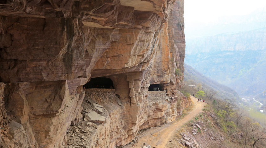 Bu yollardan bir defa geçen bir daha geçmek istemiyor! Sürücüleri bezdiren dünyanın en tehlikeli yolları...