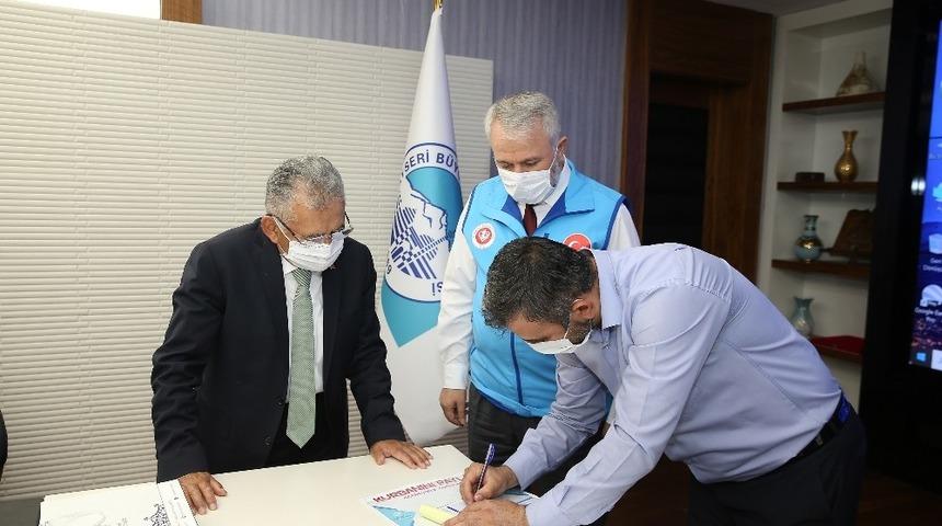 Başkan B&uuml;y&uuml;kkılı&ccedil;&rsquo;tan Diyanet Vakfı&rsquo;na kurban bağışı