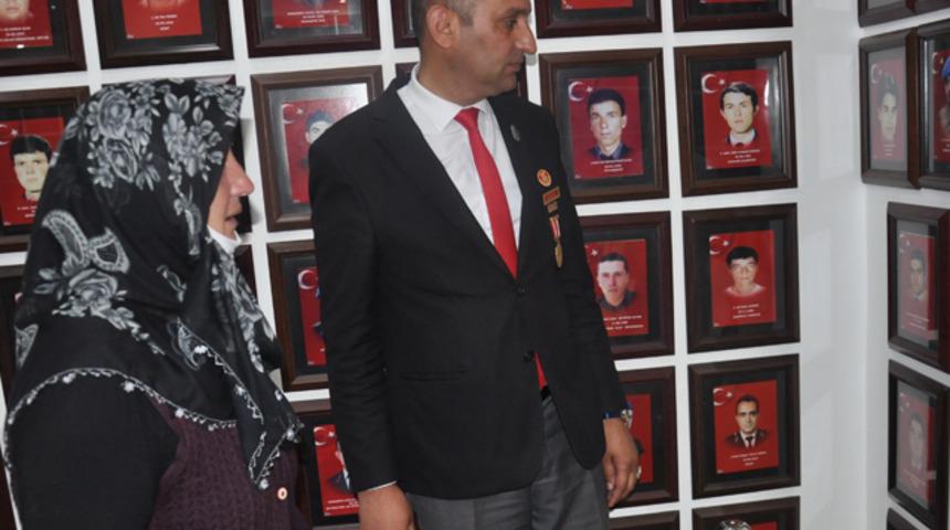 Oğlu 8 yıl sonra şehit sayıldı! Gözyaşlarına boğuldu