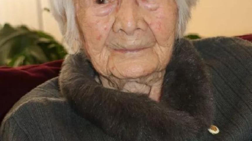 Cumhuriyetin ilk &ouml;ğretmenlerinden Mukime Fıratoğlu 106 yaşında hayatını kaybetti! Mukime Fıratoğlu kimdir?