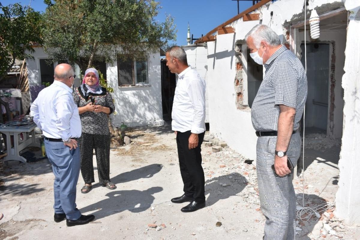 Evi yanan aileye &rsquo;ge&ccedil;miş olsun&rsquo; ziyareti