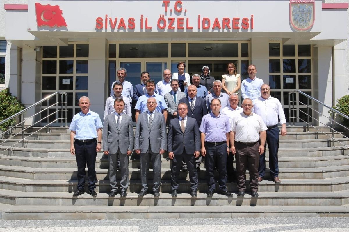 &Ccedil;i&ccedil;eği burnunda genel sekreterden anlamlı &ccedil;i&ccedil;ek &ccedil;ağrısı