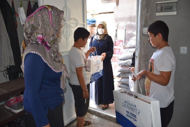 Bayram öncesi yetimlerin yüzü güldü G1