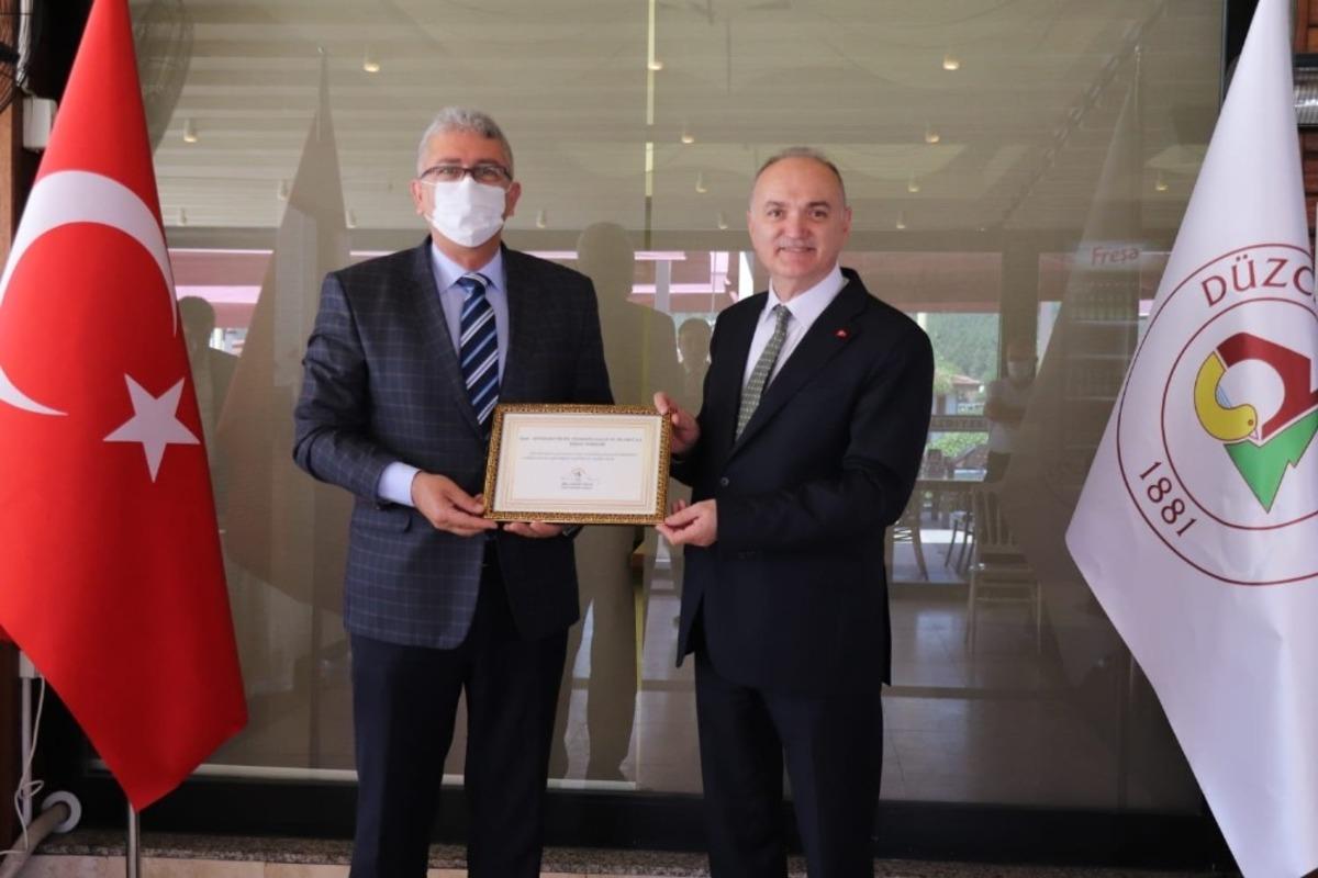 Başkan &Ouml;zl&uuml; &ldquo;D&uuml;zce b&uuml;y&uuml;s&uuml;n, T&uuml;rkiye b&uuml;y&uuml;s&uuml;n&rdquo;