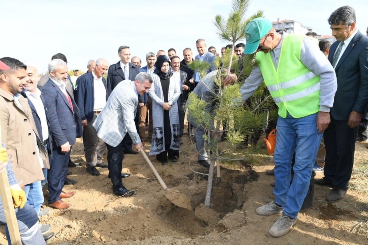 Yeşilyurt&rsquo;ta 15 ayda 26 bin 589 metrekare alan yeşillendirildi