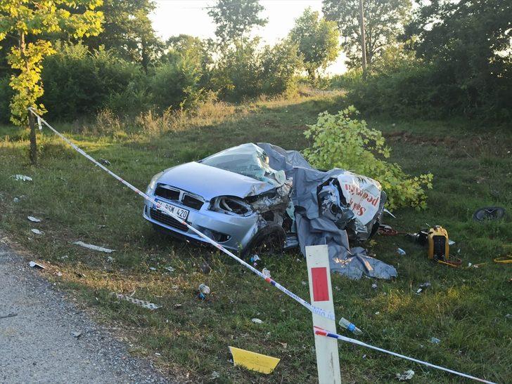 GÜNCELLEME 2 - Kocaeli'de kamyonla çarpışan otomobildeki 5 kişi hayatını kaybetti G5