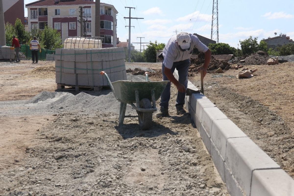 Ergene Belediyesi yol yapım &ccedil;alışmalarına devam ediyor