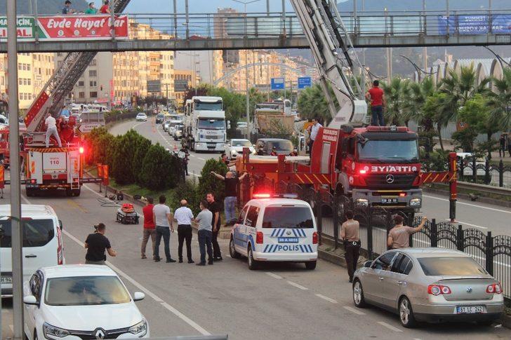 İntihar girişimi Karadeniz Sahil Yolunu trafiğe kapattı G2