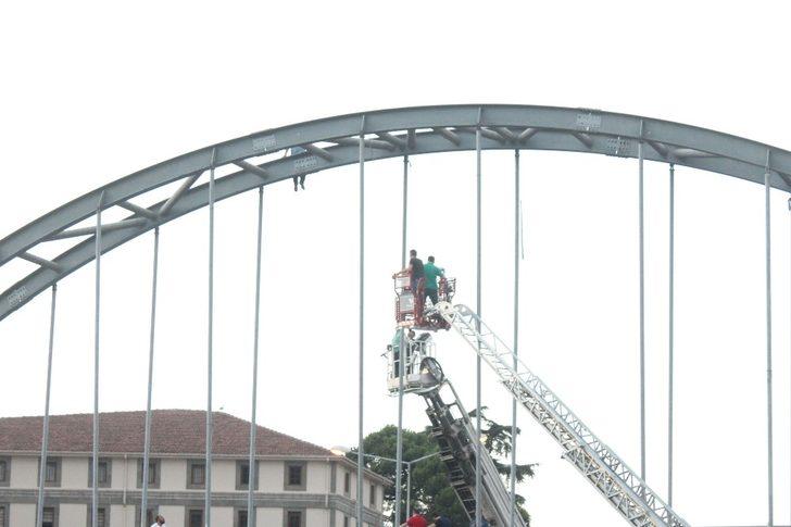 İntihar girişimi Karadeniz Sahil Yolunu trafiğe kapattı G4