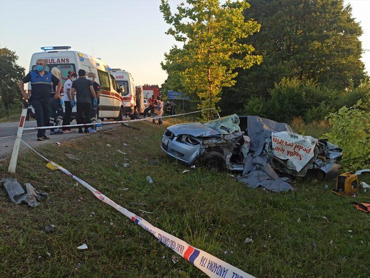 GÜNCELLEME 2 - Kocaeli'de kamyonla çarpışan otomobildeki 5 kişi hayatını kaybetti G4