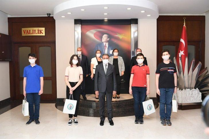 LGS Sınavında tam puan alan öğrenciler ödüllendirdi G1