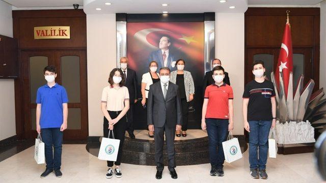 LGS Sınavında tam puan alan öğrenciler ödüllendirdi